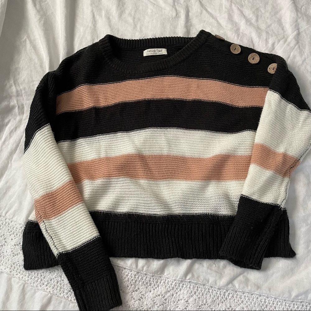 Full Circle Trend MEDIUM Cropped Waffle Knit Cropped Sweater Buttons